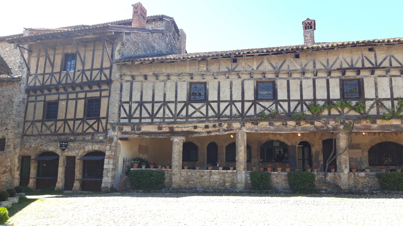 Journée à Pérouges pour les élèves de 5ème