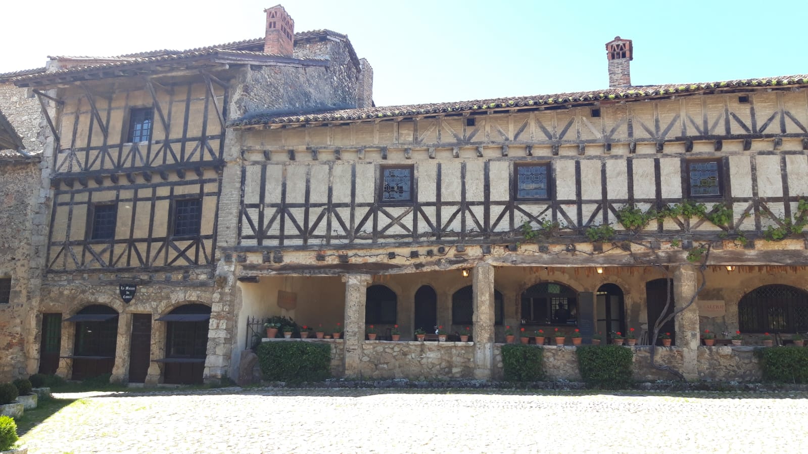 Visite de Pérouges pour les élèves de 5e Danemark, Grèce et Malte